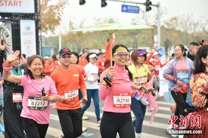 2024北京通州运河半程马拉松：奔跑盛宴开启 热情