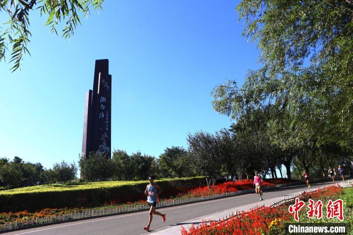 “和治友德”潮白湿地半程马拉松在天津宝坻举