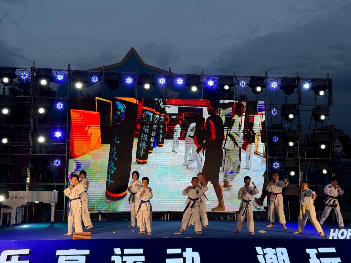 呼和浩特市体育嘉年华在阿尔泰游乐园盛大开启