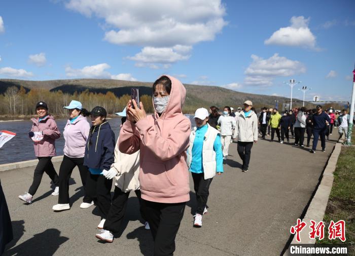 2025“我要走”全国徒步日呼中站启动 400余名爱好