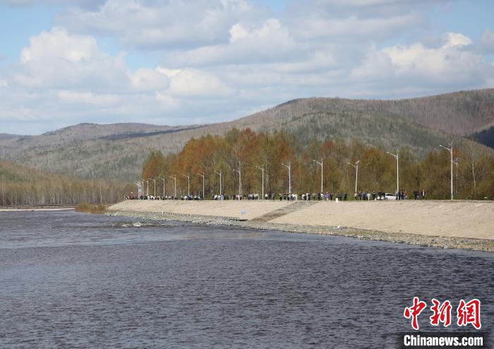 2025“我要走”全国徒步日呼中站启动 400余名爱好