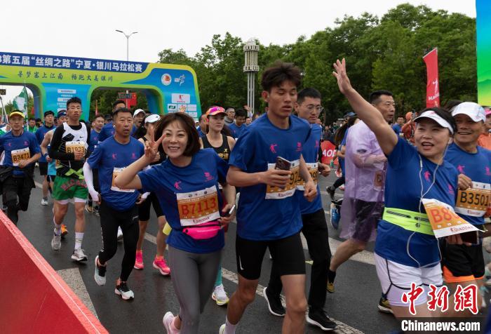 AI赋能亲子跑 银川马拉松打造沉浸式体验