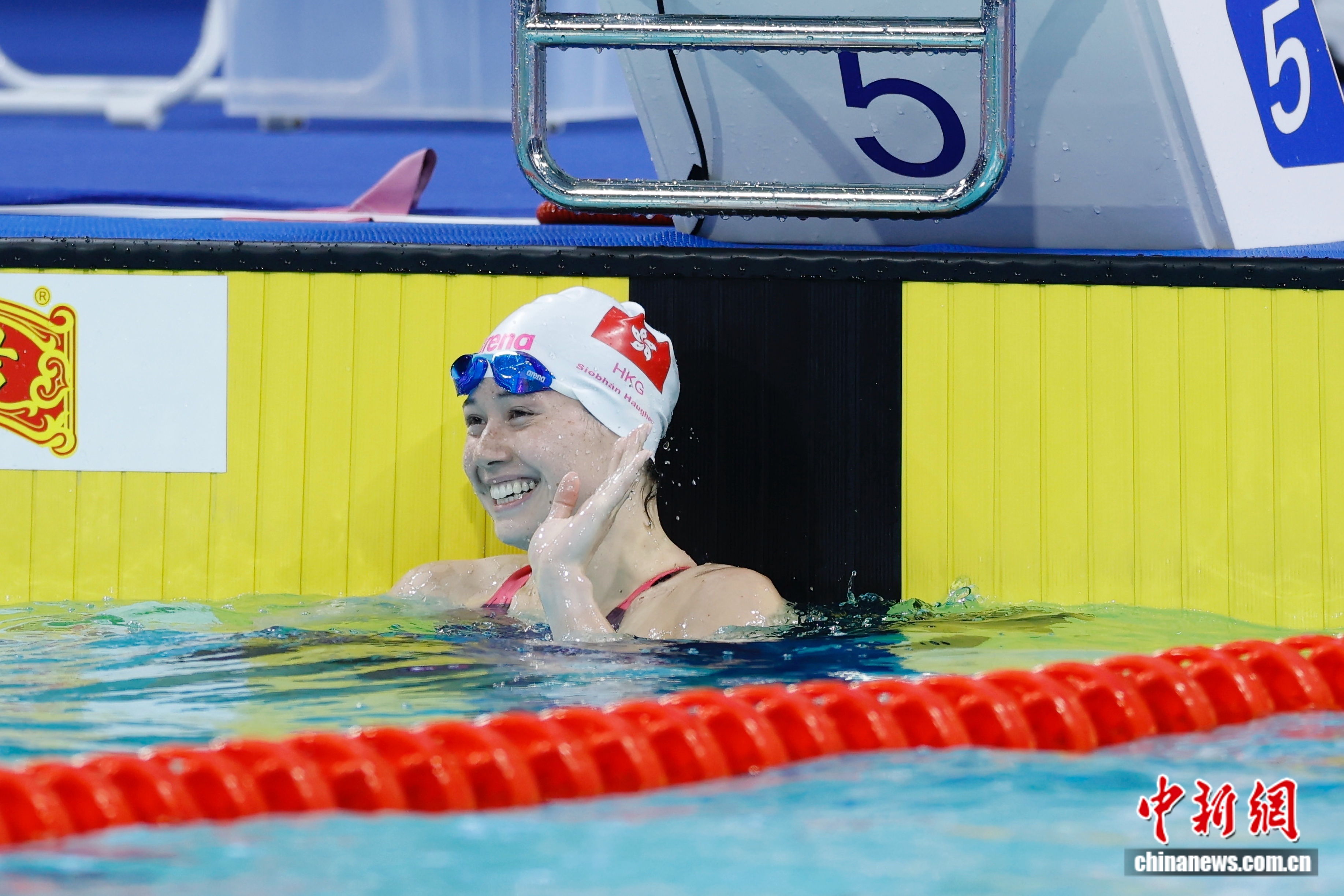 何诗蓓200米自由泳夺冠 香港全运首金诞生