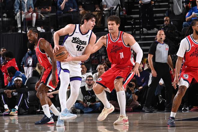 国王队爆冷掀翻快船威少三双创历史纪录小卡伤