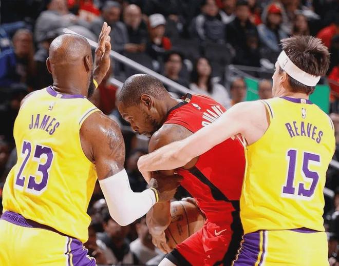 湖人VS火箭鏖战：艾顿统治全场 杜兰特失误成焦