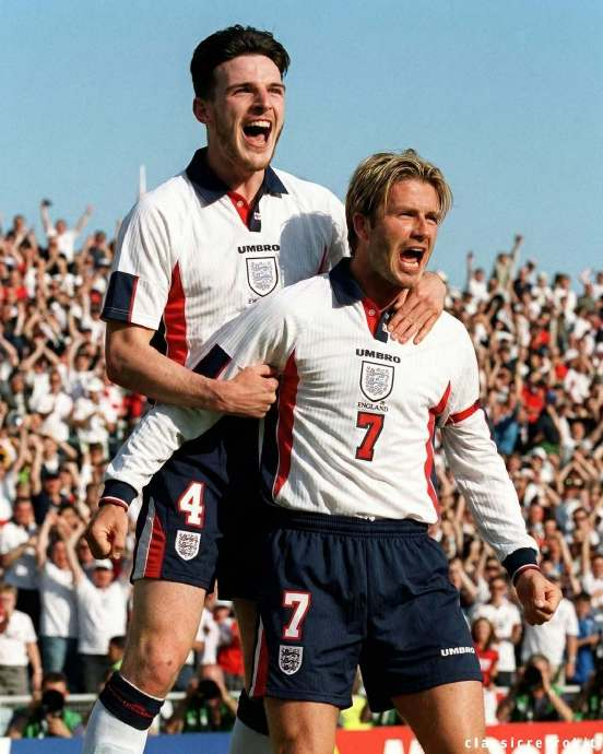 英格兰队逆转绝杀晋级欧洲杯八强