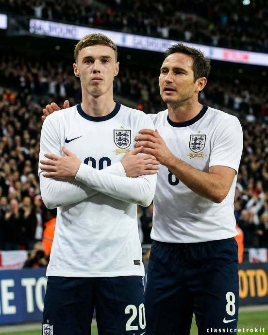 英格兰队逆转绝杀晋级欧洲杯八强